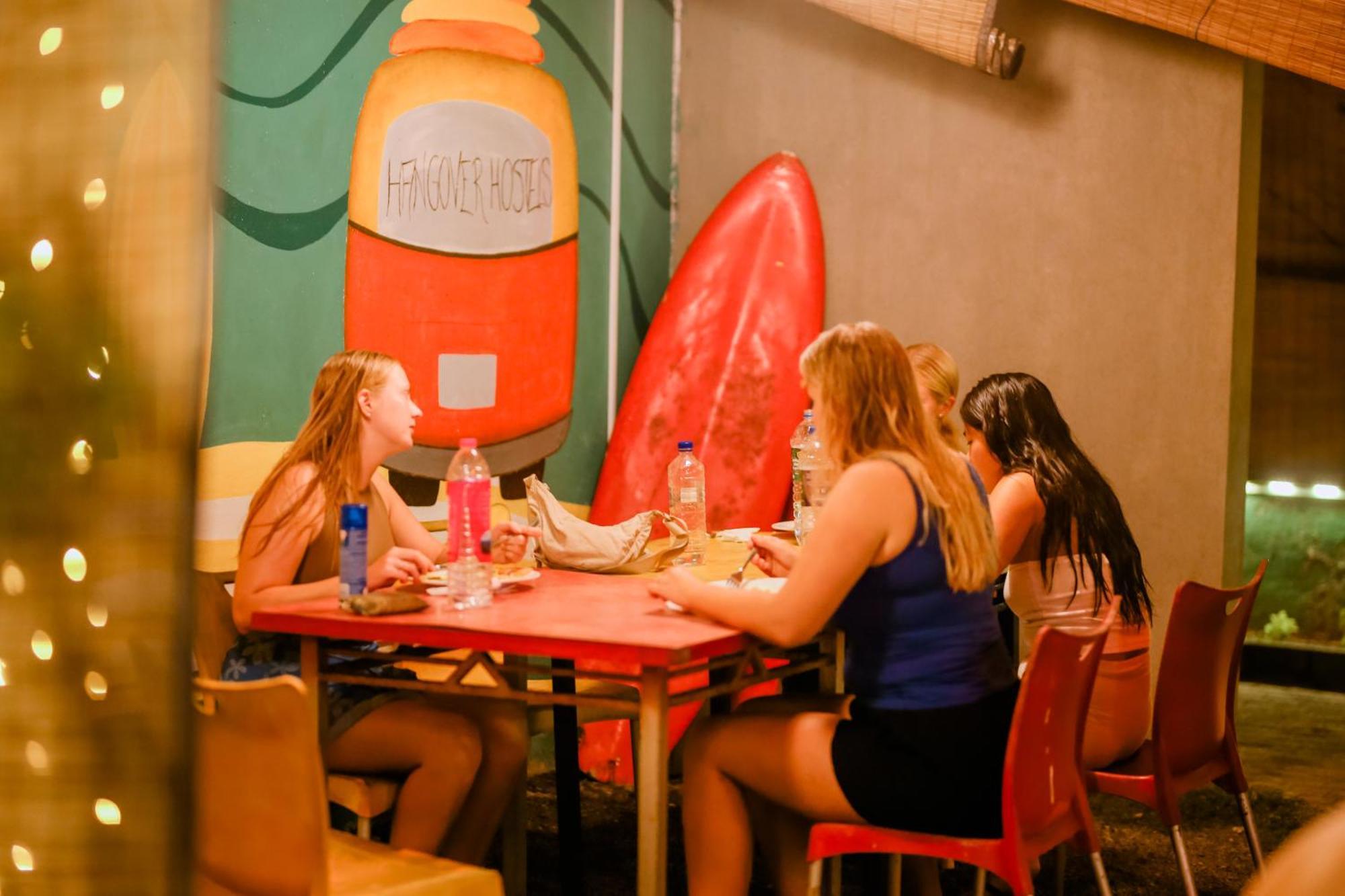 Hangover Hostels มิริสซา ภายนอก รูปภาพ